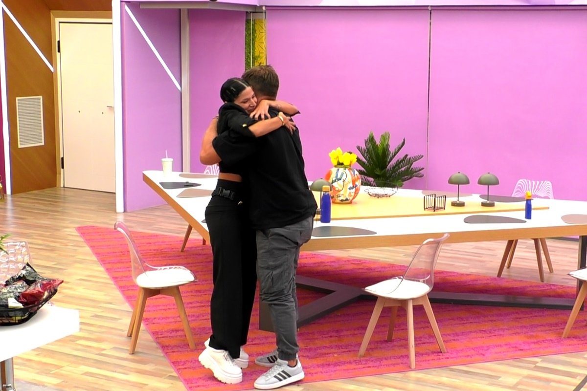 Big Brother 26/7: Ντεντόπουλος και Φένια σε μια σφιχτή αγκαλιά – Ο τελευταίος… χορός, πριν από τον μεγάλο τελικό!