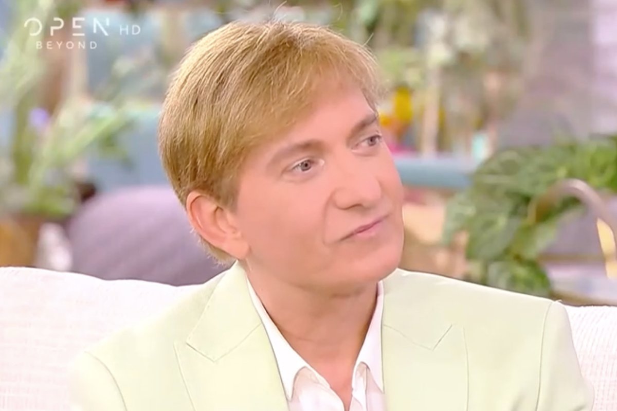 Μάκης Δελαπόρτας: «Ήμασταν τα κλωσόπουλα και η Αλίκη Βουγιουκλάκη ήταν η κλώσα που μας είχε κάτω από τις φτερούγες της»