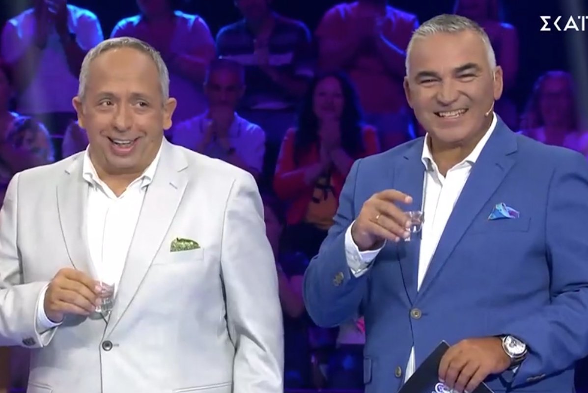 Η Ελλάδα ψηφίζει: Έριξε αυλαία με χαμόγελα και… τσίπουρο! «Για κάποιον αδιευκρίνιστο λόγο μας είπαν ότι θα συνεχίσουμε και του χρόνου»