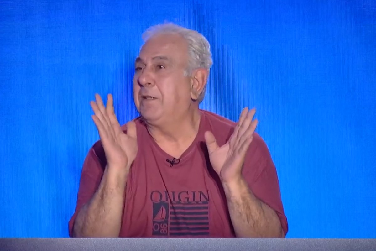 Επικός Κώστας Καζάκας: «Ήμουν νεκρός τόση ώρα, έπιασα το μαχαίρι, ξαναμαχαιρώθηκα και έπεσα από την άλλη μεριά»