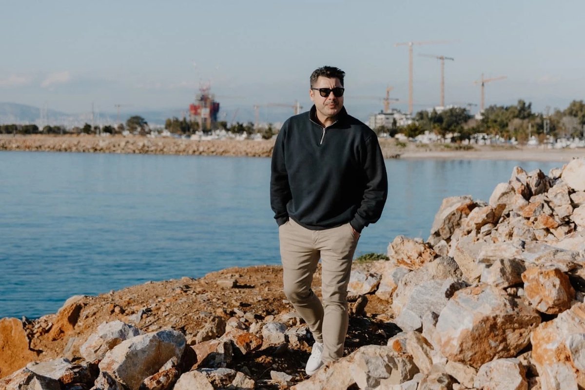 Λάμπρος Κωνσταντάρας: «Έλεγα “υποτίθεται πως αγαπιόμαστε και ούτε μια στοργική ματιά;”. Απογοητεύτηκα…»