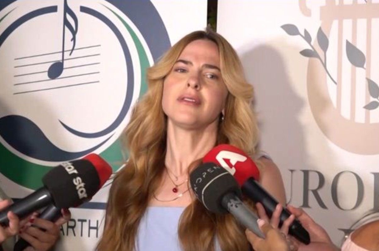 Ρένα Μόρφη: «Ο κόσμος είναι έτοιμος πιο πολύ να σε αγαπήσει παρά να σε μισήσει…»