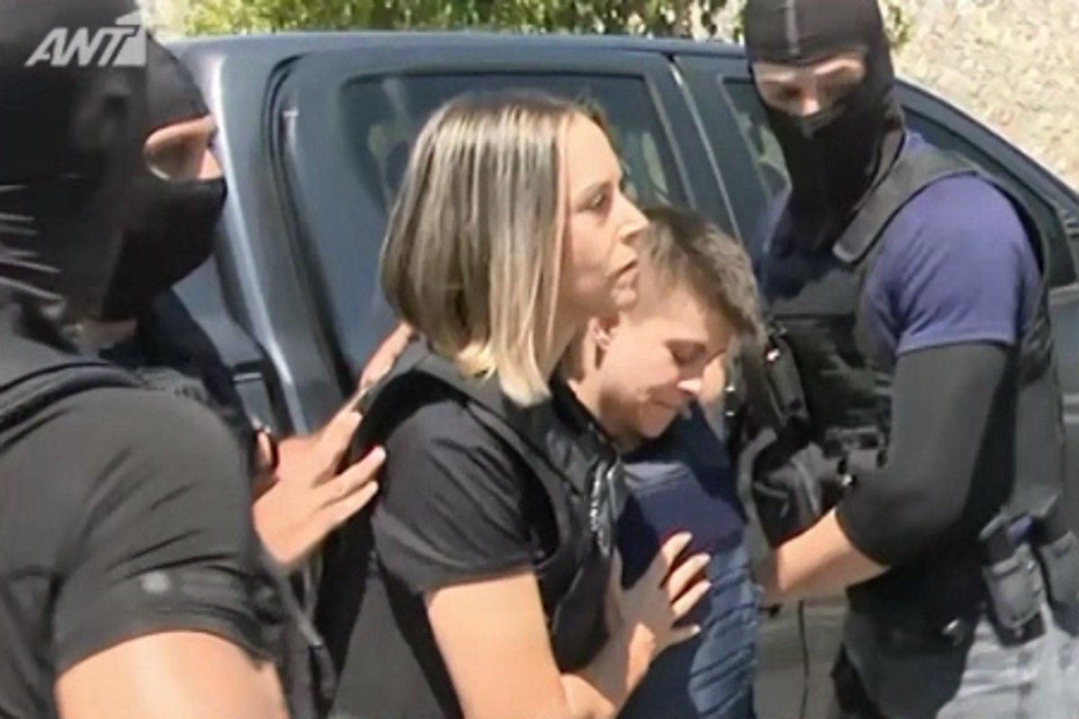 Ειρήνη Μουρτζούκου: Στον Κορυδαλλό η καθ’ ομολογίαν δολοφόνος των 4 βρεφών – Εξοργισμένος ο κόσμος – Δείτε το βίντεο