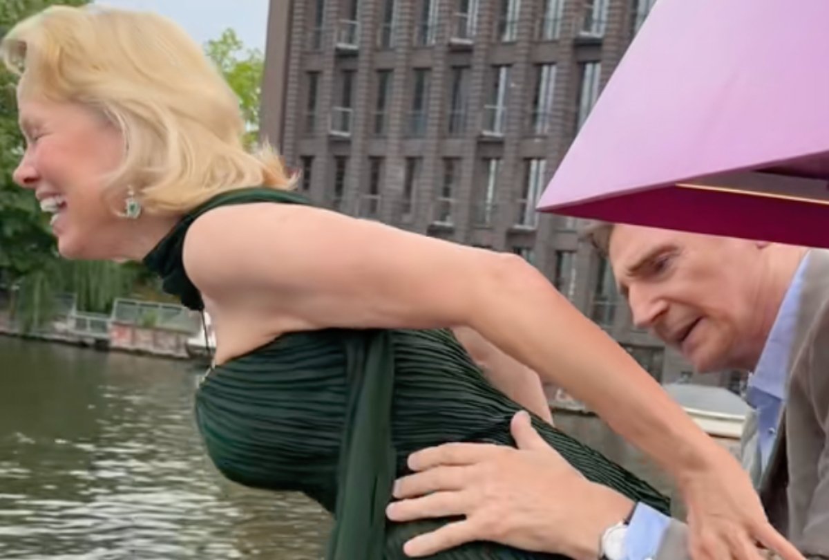 Pamela Anderson – Liam Neeson: Τρολάρουν τη νέα τους σχέση στο TikTok!