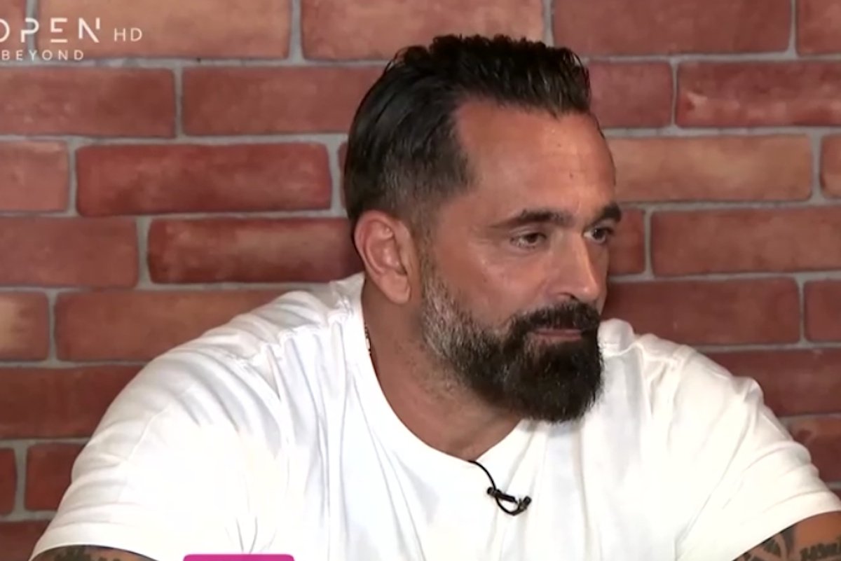 Bo για Νότη Σφακιανάκη: «Προσπαθήσαμε αρκετές φορές να τον βρούμε, αλλά αλλάζει συνέχεια τηλέφωνα»