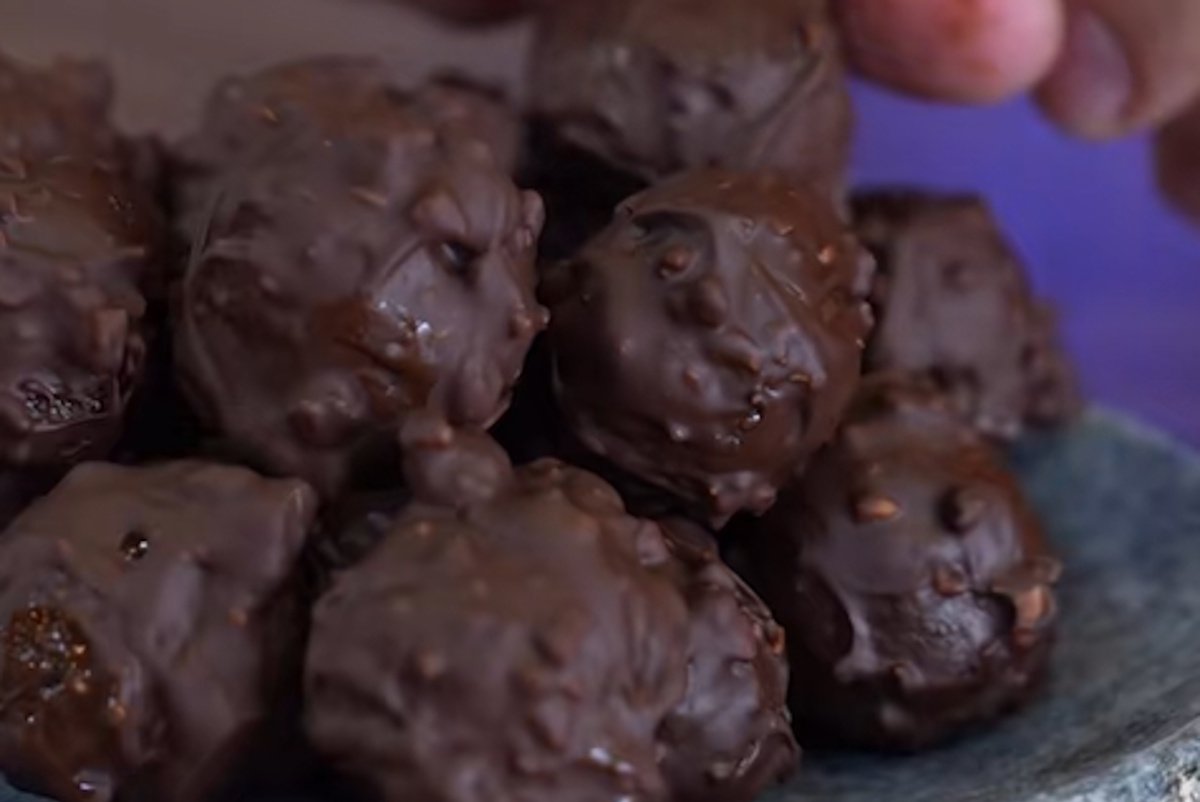 Σπιτικά Ferrero Rocher χωρίς ζάχαρη – Έτοιμα σε λίγα λεπτά!