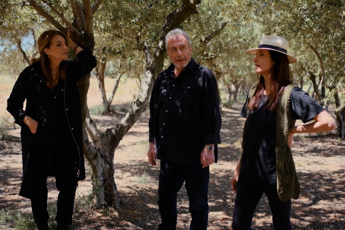Η γη της ελιάς spoiler: Η Ιουλία στο στόχαστρο – Η Αθηνά την αποκαλεί «ξετσίπωτη»