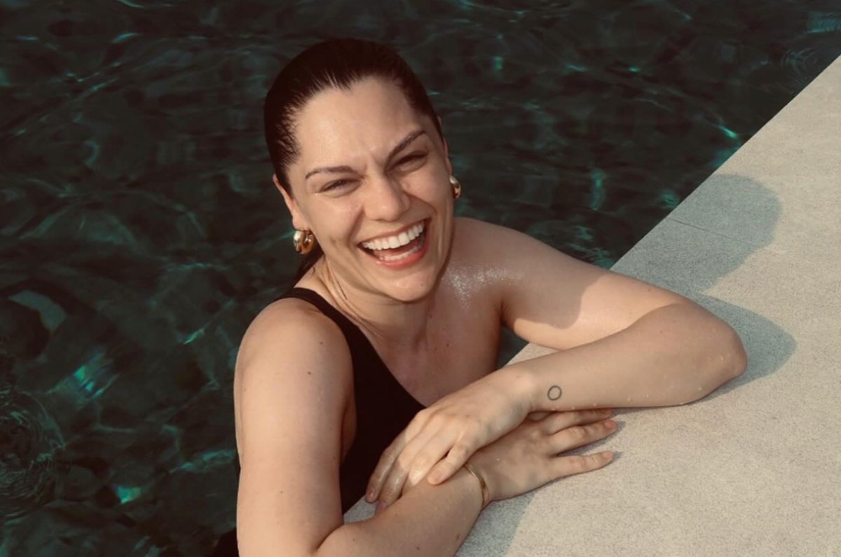 Jessie J: Αναβάλλει την περιοδεία της λόγω δεύτερης επέμβασης για καρκίνο του μαστού