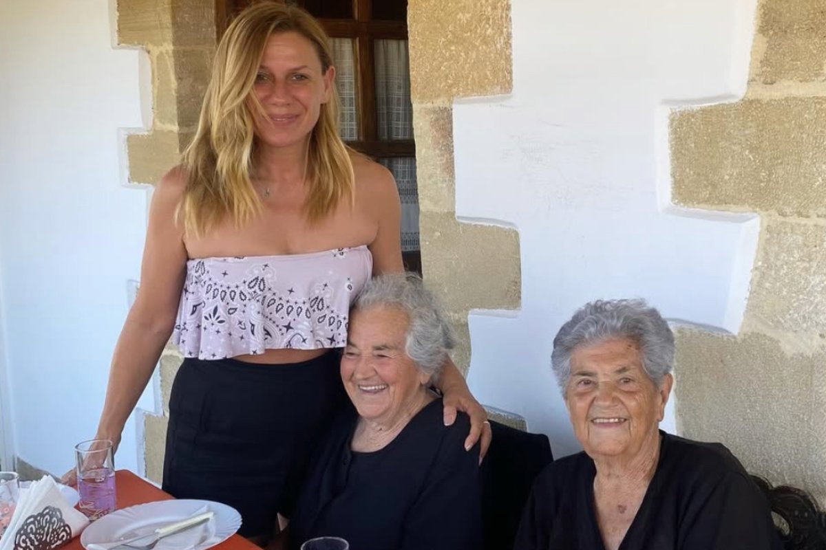 Κατερίνα Καραβάτου: Συγκινεί η εξομολόγησή της στο κυριακάτικο τραπέζι – Τα λόγια που άγγιξαν τους followers της