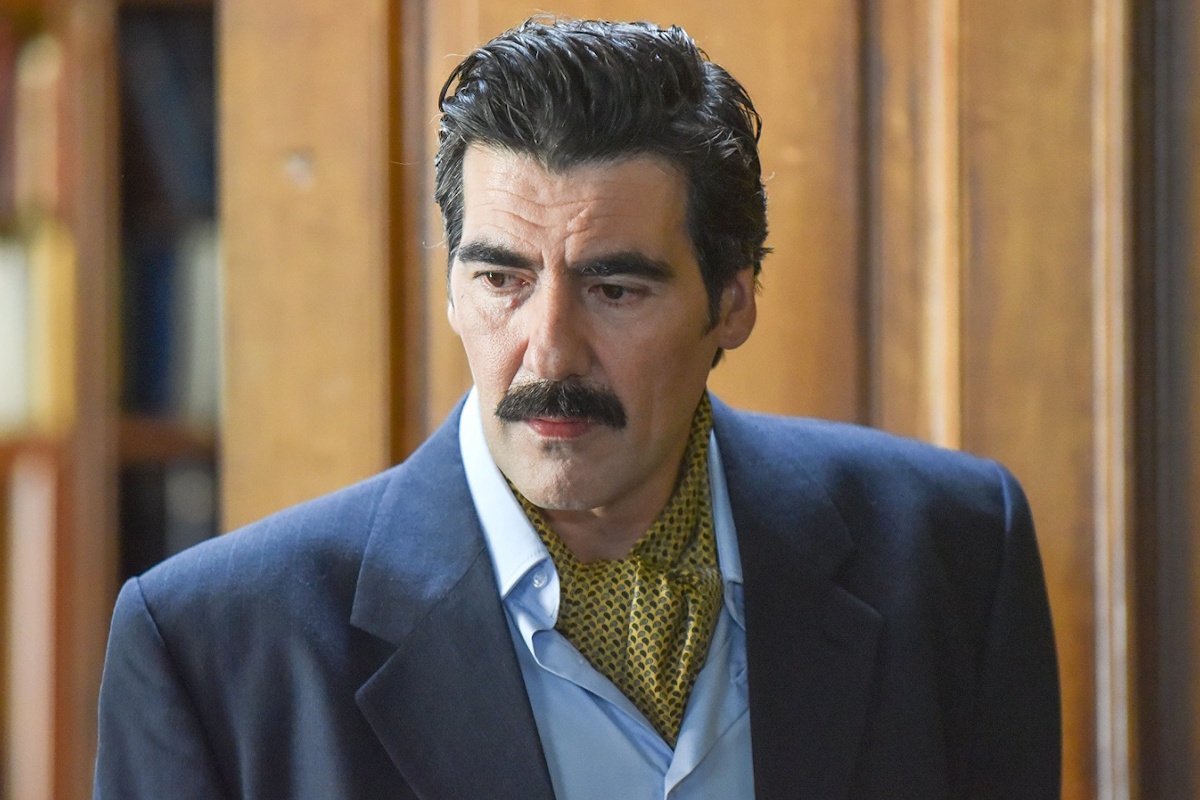 Πόρτο Λεόνε: Γνωρίστε τον Ντίνο Βούλγαρη – Ο αυστηρός πατέρας που γίνεται δυνάστης για την οικογένειά του