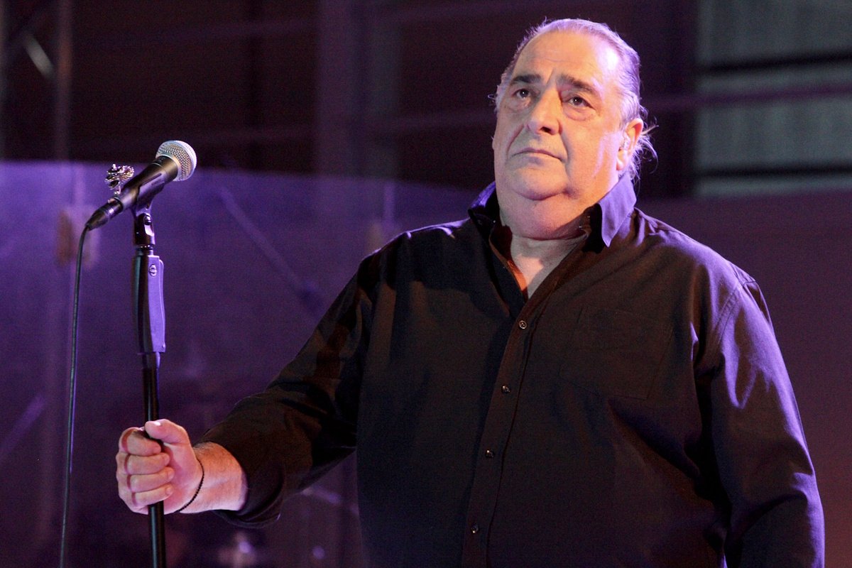 Βασίλης Καρράς: Η άγνωστη ιστορία πίσω από το τραγούδι «Απ’ τον Βορρά μέχρι τον Νότο»