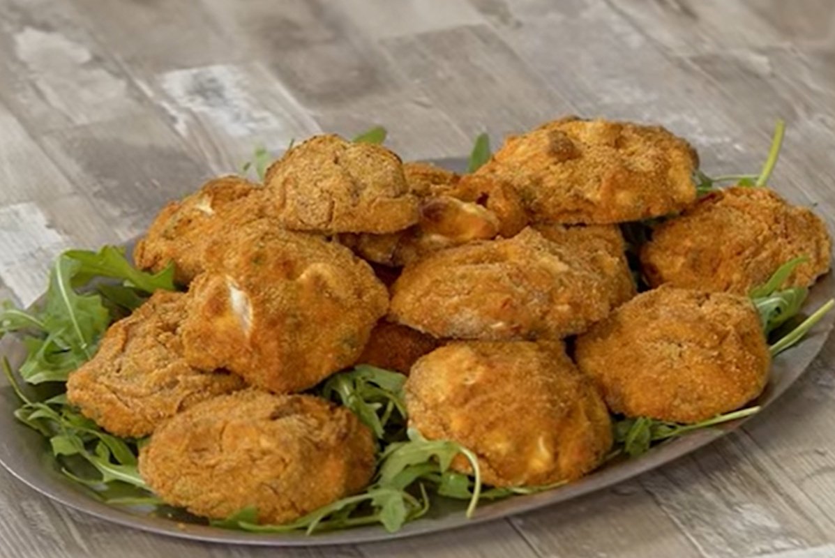 Εύκολοι ντοματοκεφτέδες στο air fryer – Γρήγοροι, τραγανοί και… έτοιμοι σε λίγα λεπτά