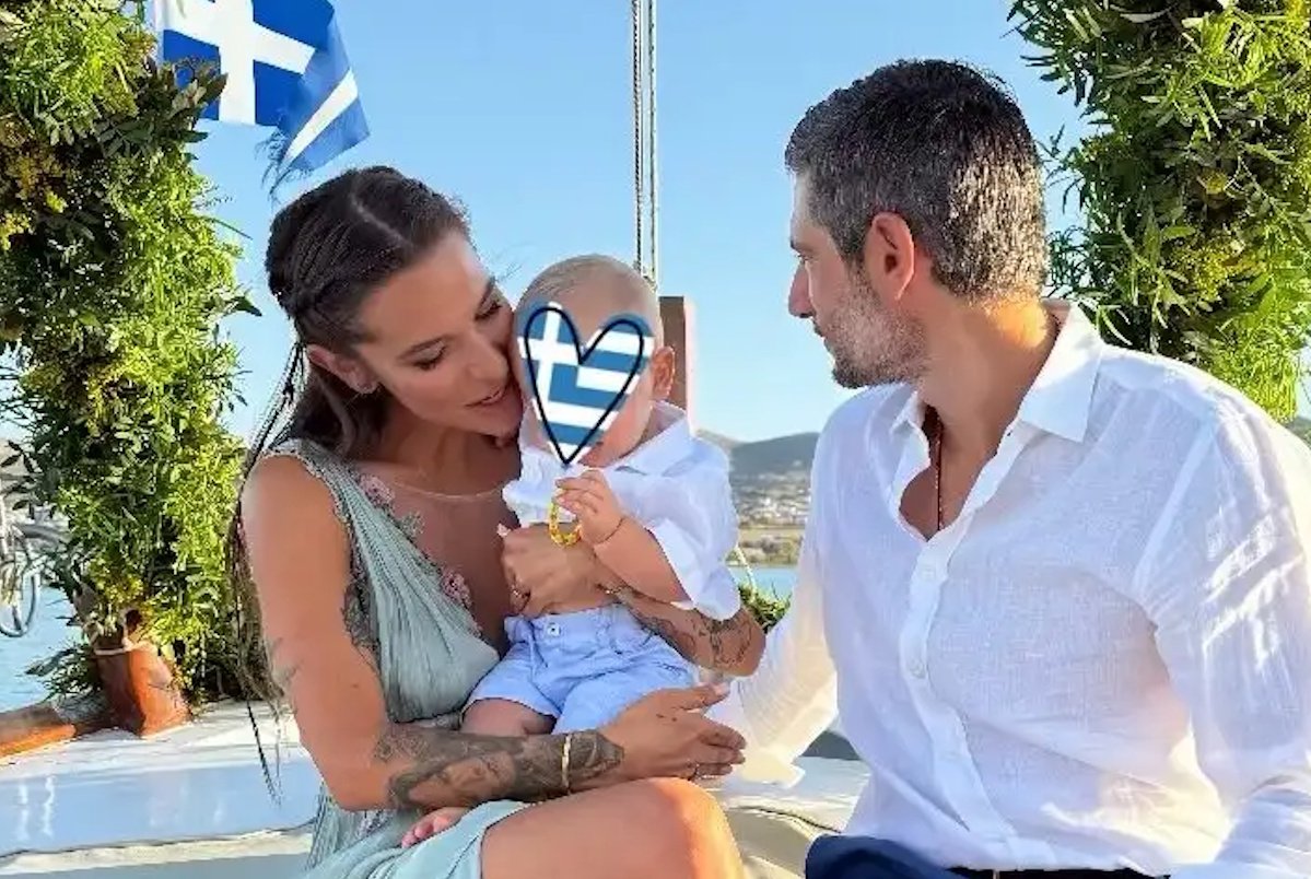 Εριέττα Κούρκουλου – Βύρων Βασιλειάδης: Βάφτισαν τον μικρό Λέοντα – Οι φωτογραφίες από το μυστήριο
