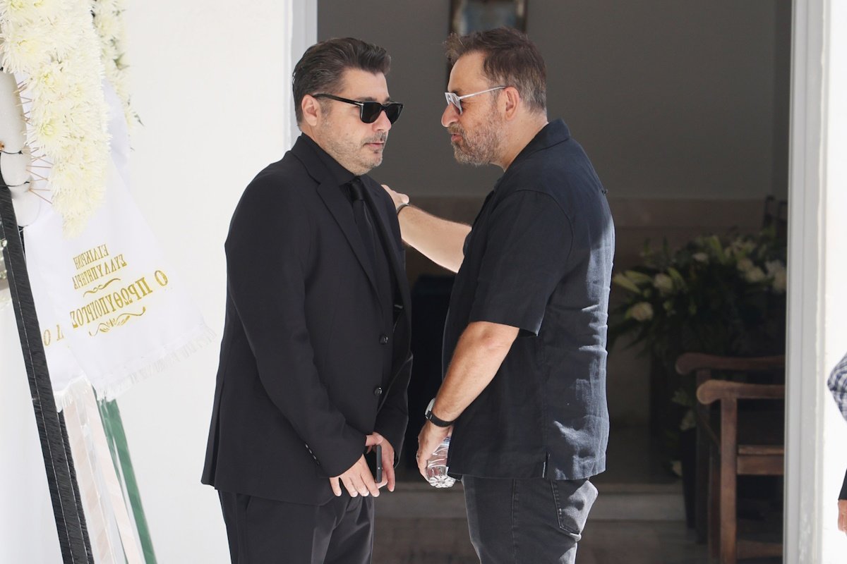 Δημήτρης Κωνσταντάρας: Κλίμα οδύνης στην κηδεία του δημοσιογράφου