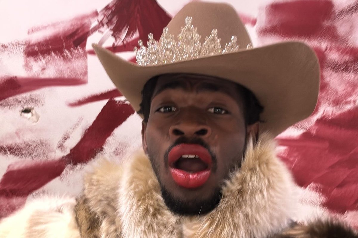 Lil Nas X: Οδηγήθηκε σε ψυχιατρική πτέρυγα – Κυκλοφορούσε με εσώρουχο στους δρόμους του Λος Άντζελες
