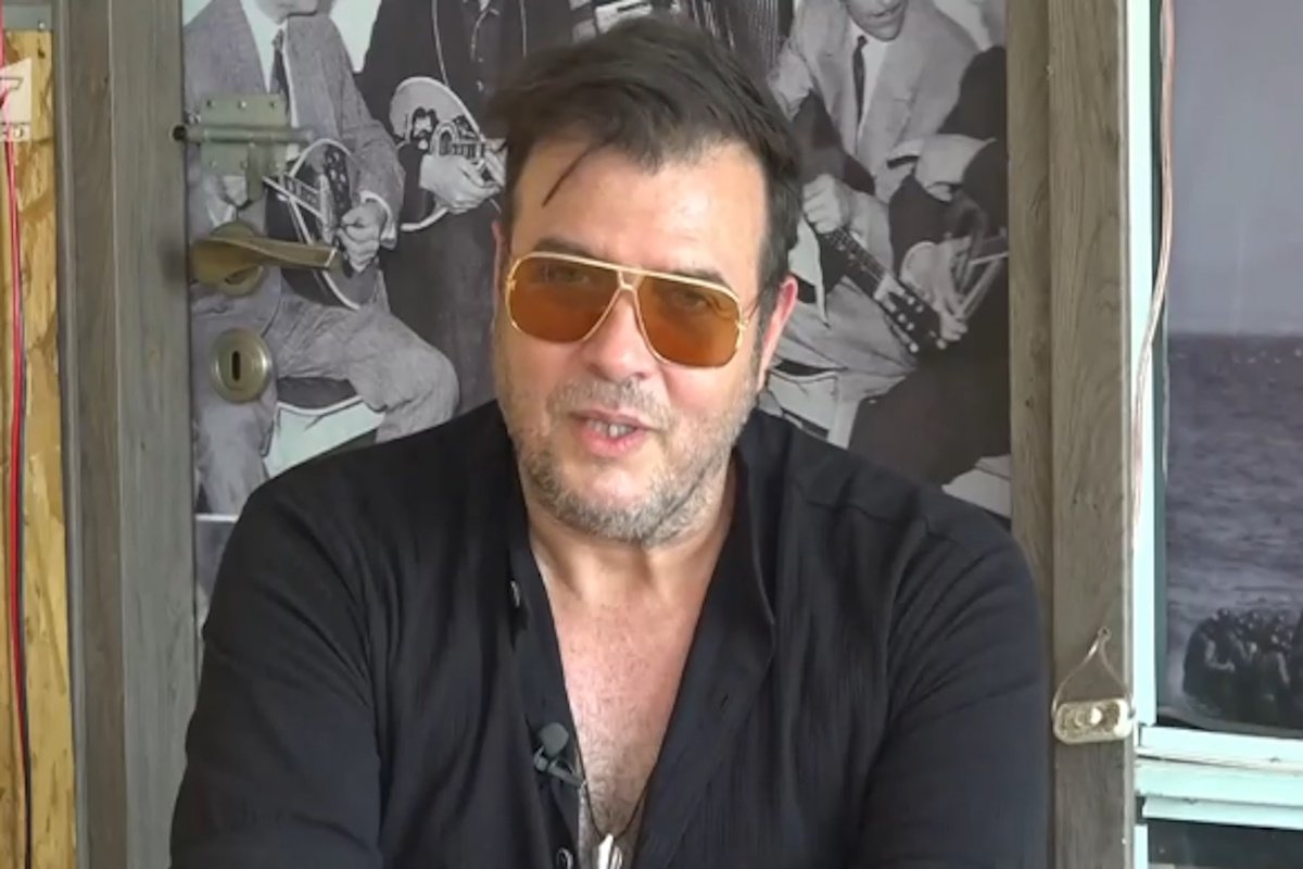 Λάμπης Λιβιεράτος: «Το τελευταίο βράδυ με τον Ρέμο βγήκαμε στην πίστα με τα μπουρνούζια και τραγουδήσαμε»