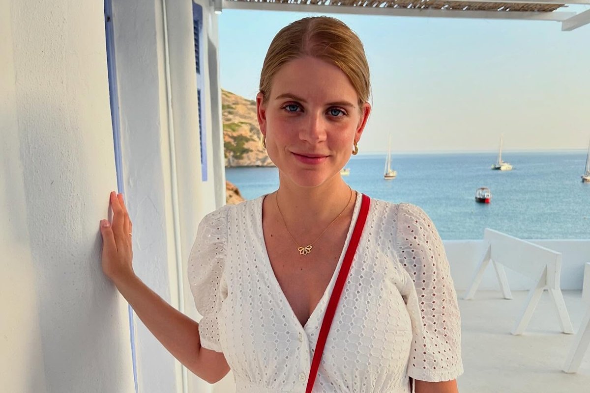 Δανάη Μιχαλάκη: Τα παιχνίδια με την κόρη της στην παιδική χαρά!