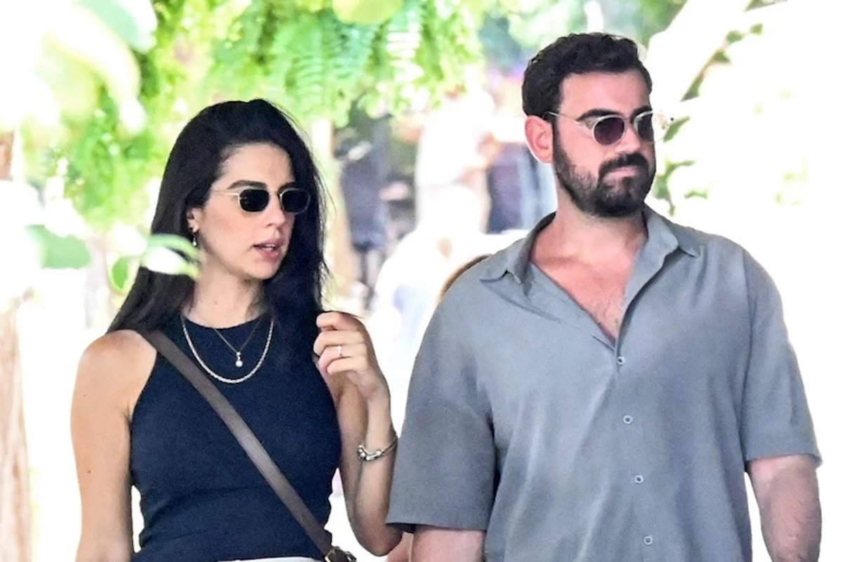 Νίκος Πολυδερόπουλος: Βόλτα στο κέντρο της Αθήνας με τη σύντροφό του, Βαλασία Συμιακού