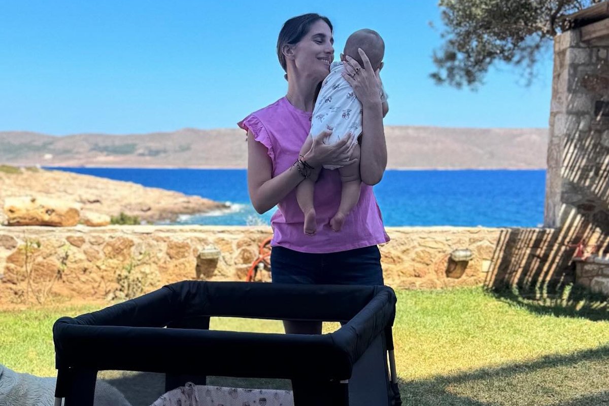 Παυλίνα Βουλγαράκη: Τρυφερή καλοκαιρινή βόλτα στο Ηράκλειο με κόρη και αδερφό!