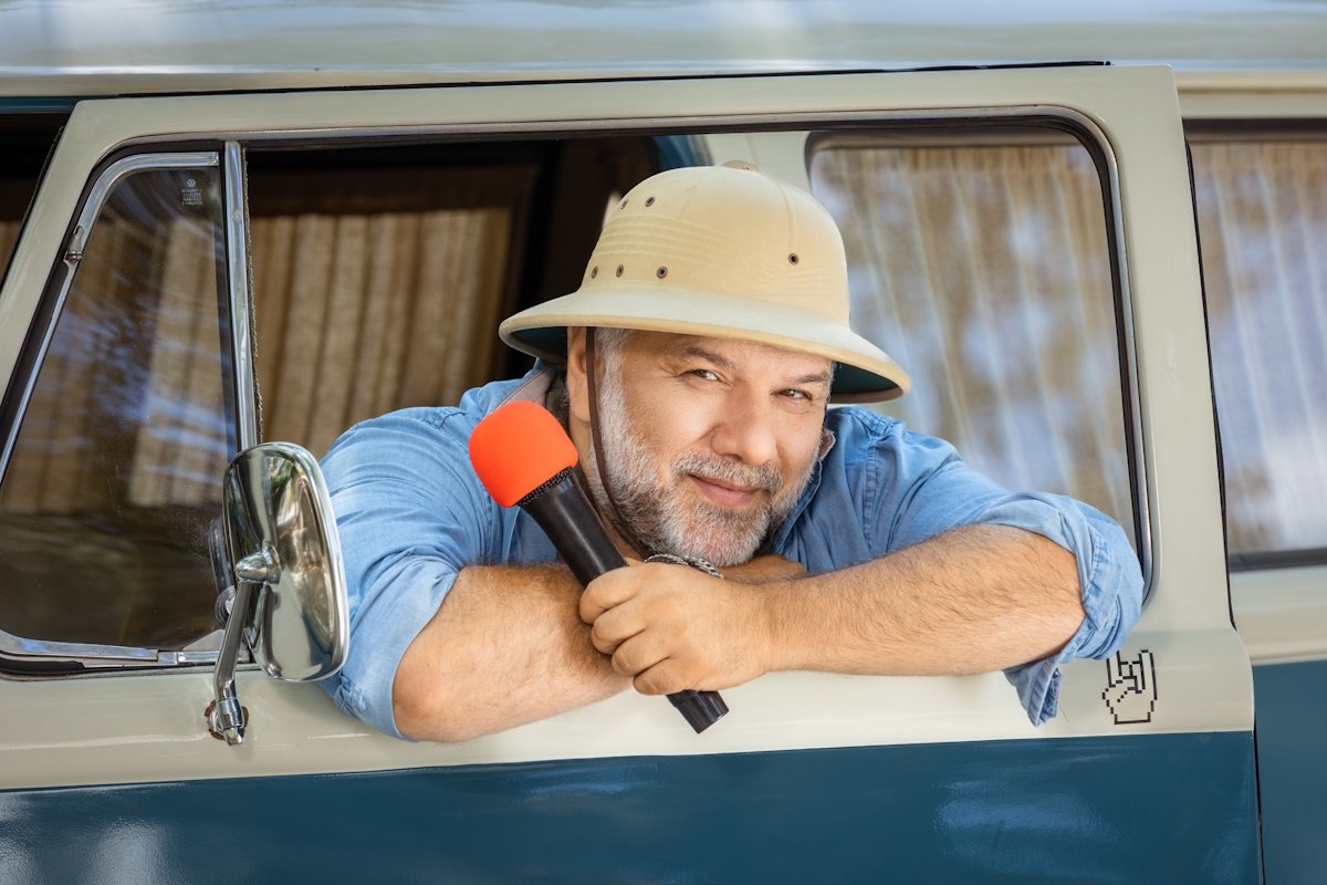 The Roadshow – Πρεμιέρα 26/9: Ο Γρηγόρης Αρναούτογλου ταξιδεύει στη Σκιάθο και συναντά τον Ντάνο