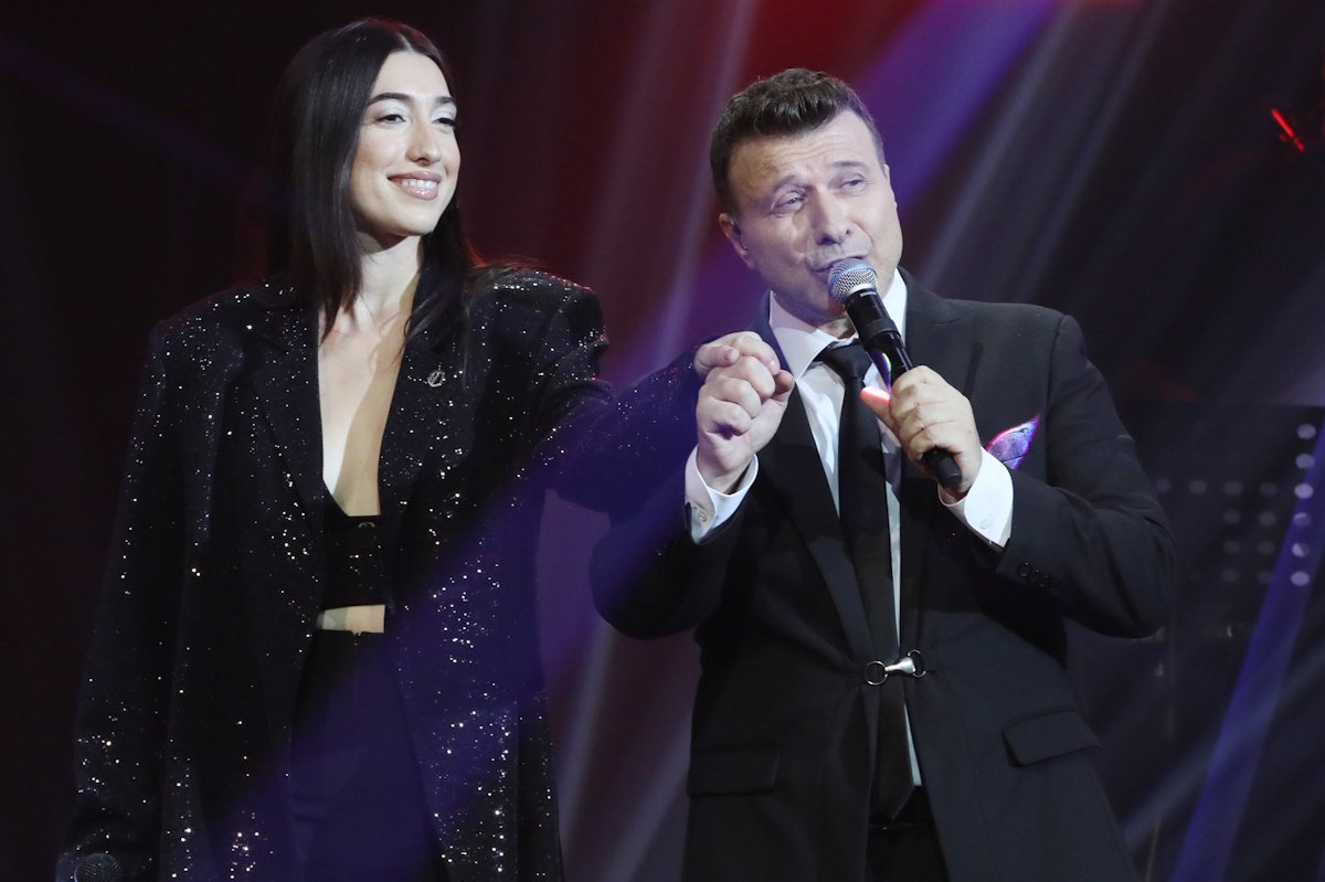 Γιάννης Πλούταρχος: Η on stage «ατάκα» στην κόρη του Κατερίνα για τις φήμες γάμου – «Έμαθα ότι παντρεύεται…»