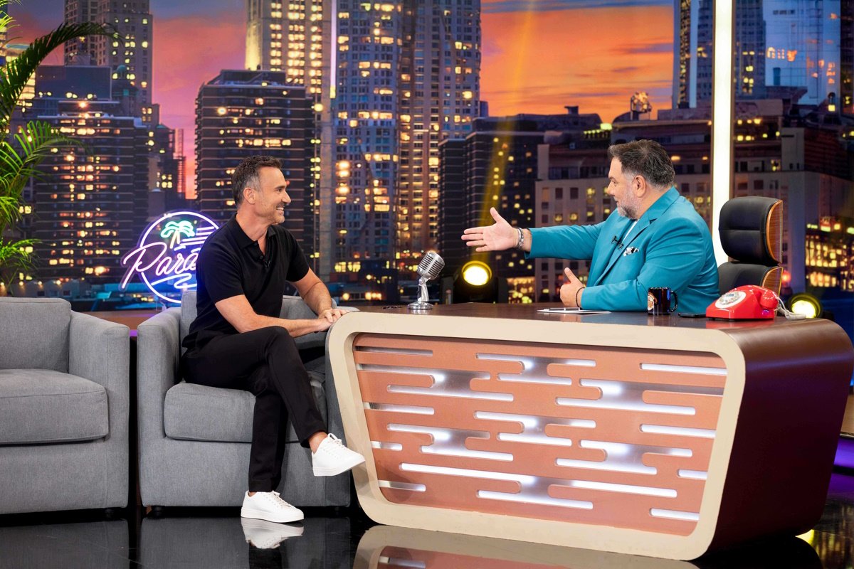 The 2night Show: Ο Γρηγόρης Αρναούτογλου υποδέχεται τον Γιώργο Καπουτζίδη