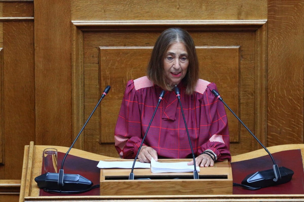 Κατέρρευσε η Μαρία Αθανασίου στη Βουλή – Συναγερμός στην Ολομέλεια