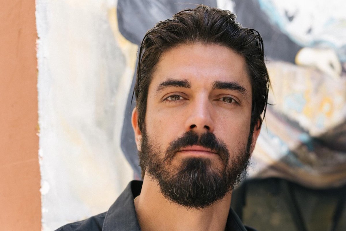 Δημήτρης Γκοτσόπουλος: Έσβησε κεράκια στο σετ του Άγιου Έρωτα – Η απρόσμενη έκπληξη της ομάδας