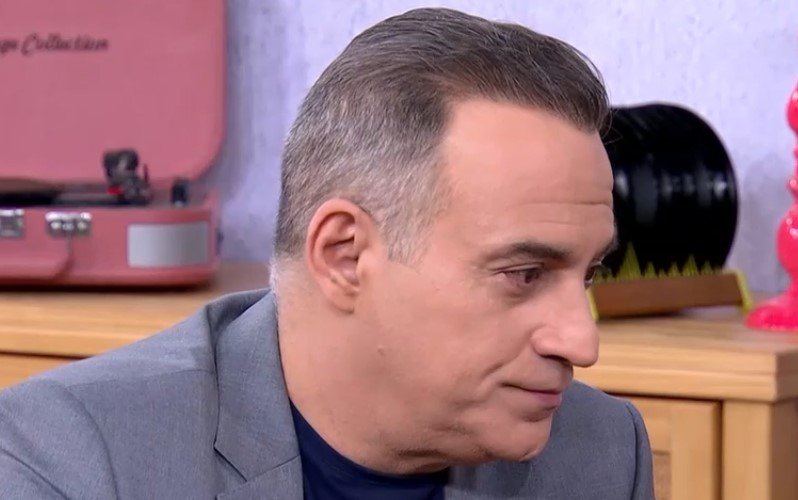 Κρατερός Κατσούλης: Η on air συγκίνηση με την εξομολόγηση της Κατερίνας Φελλά για τον καρκίνο: «Ο χρόνος είναι ζωή»