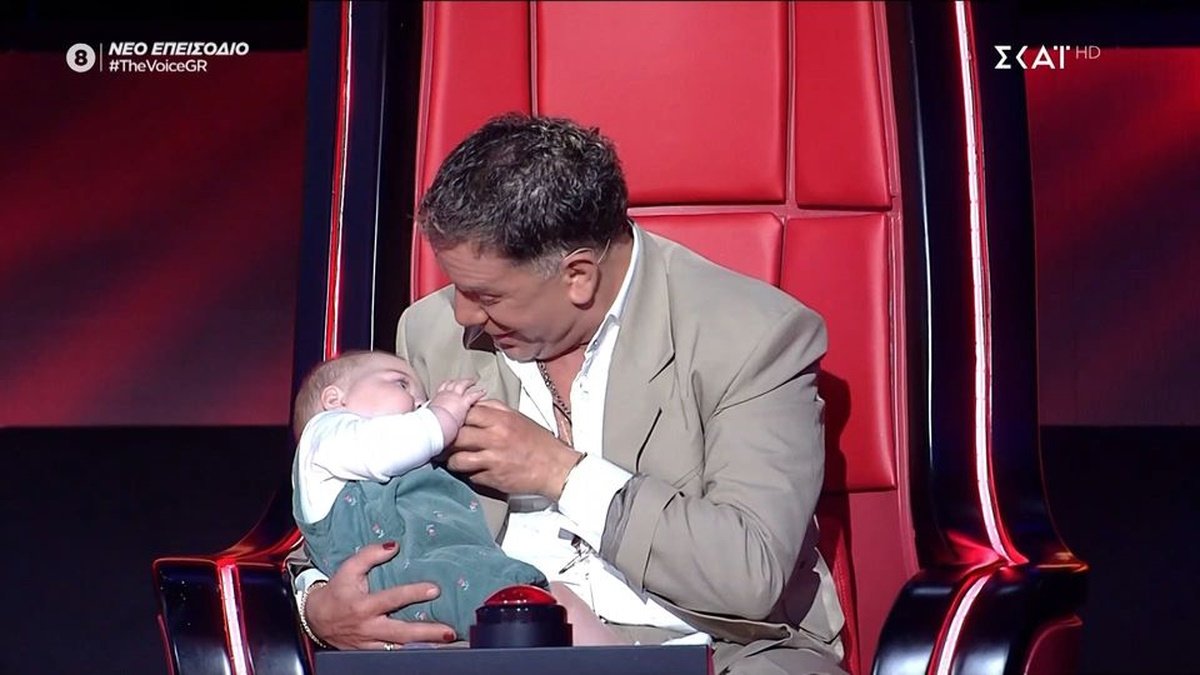 The Voice: Ξετρελαμένη η παίκτρια με τον Μαζωνάκη που τάισε γάλα το μωρό της – «Άσε το παιδί να κοιμηθεί»