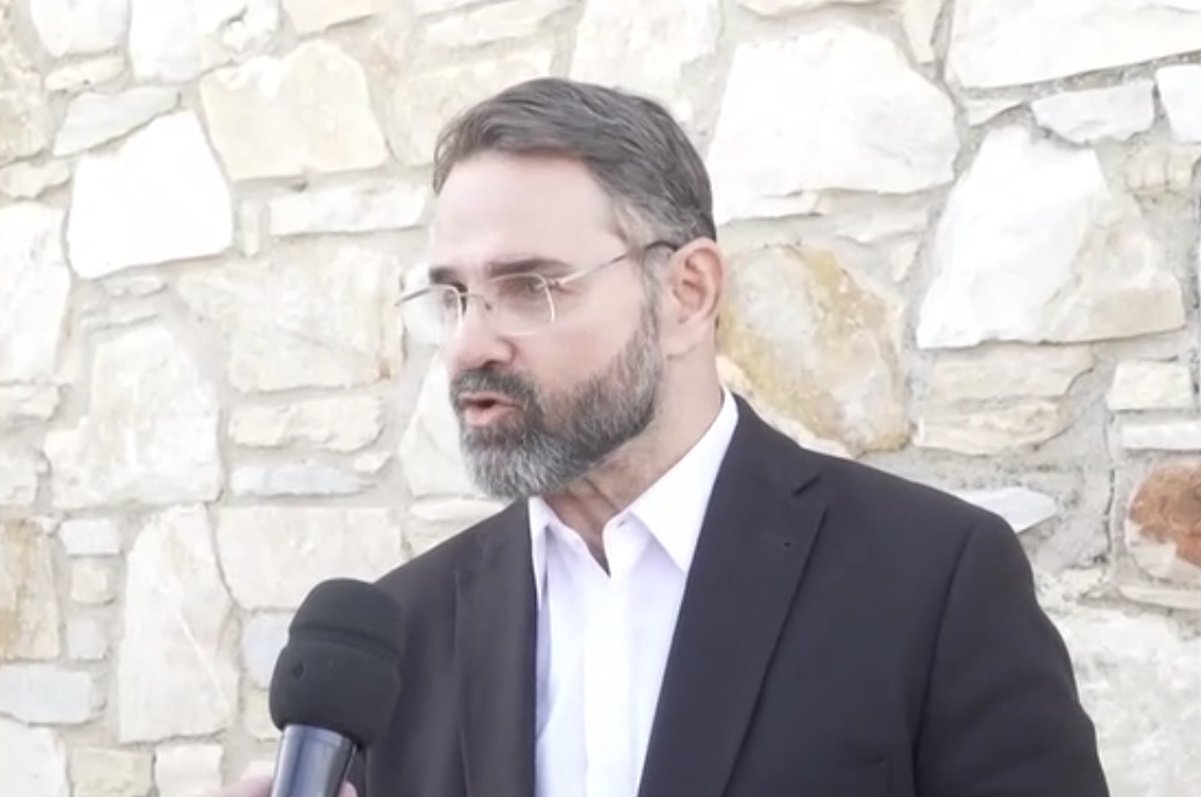 Μπαλάσκας για το περιστατικό με τη σηκωμένη μπλούζα: «Με σχολιαζουν κάτι “ξάπλες” με την κοιλιά έξω που τρώνε ζαμπονοτυρόπιτα»