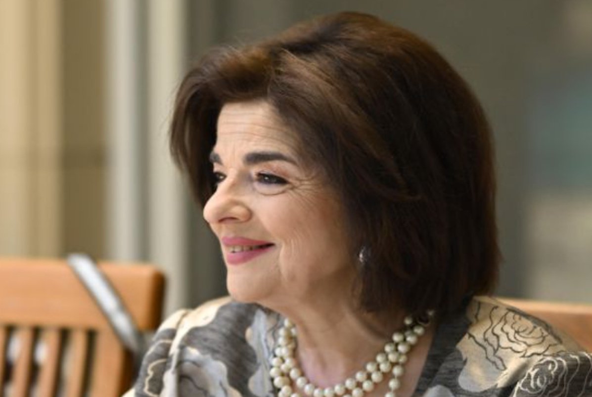 Να μ΄αγαπάς – Χ: «Μωρή Νίκαιτη, είσαι εμετική, πουλάς τα παιδιά για τα φράγκα, σάψαλο»