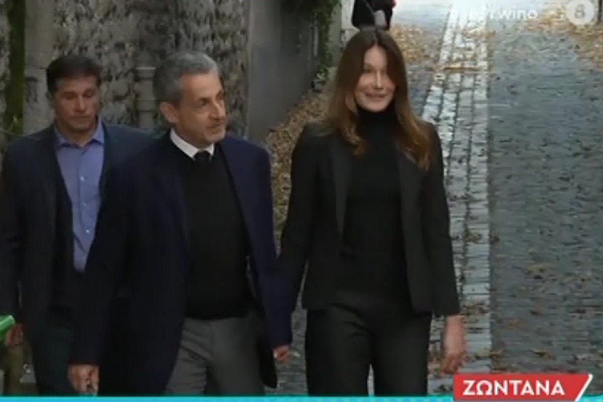 Ο Νικολά Σαρκοζί οδηγείται στη φυλακή – Στο πλευρό του η Κάρλα Μπρούνι