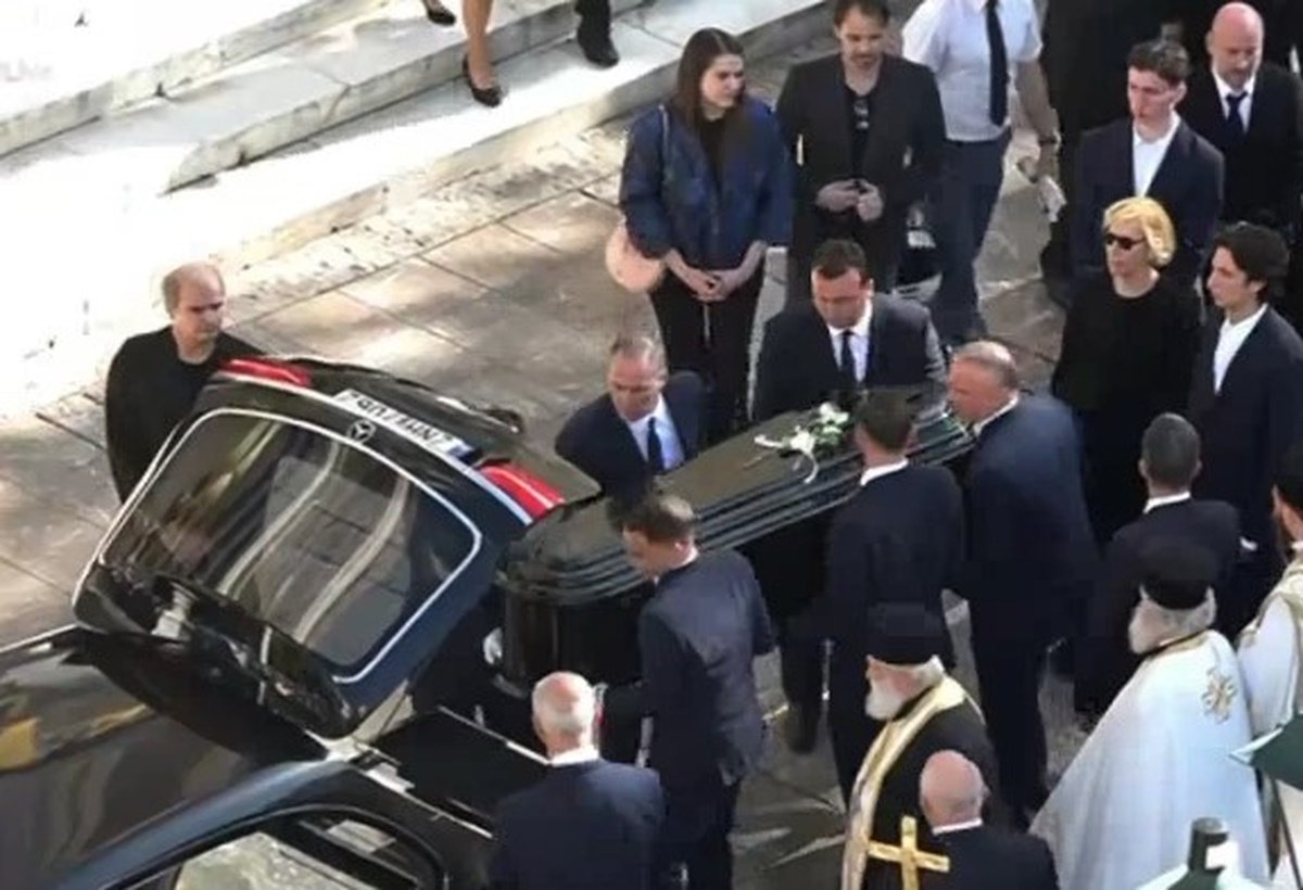 Διονύσης Σαββόπουλος: Το ύστατο χαίρε στον σπουδαίο καλλιτέχνη – Συγκλόνισαν οι επικήδειοι λόγοι