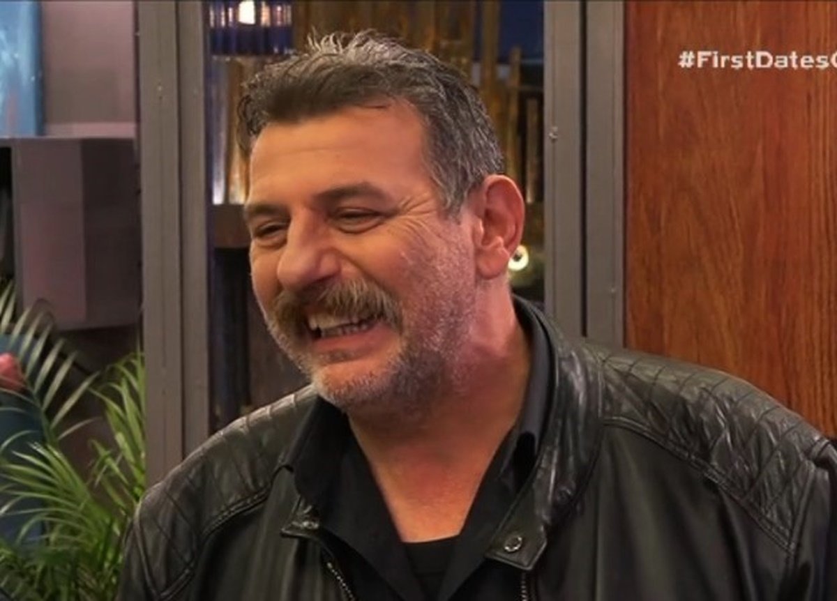 First Dates: Το X βρήκε τον “πρωτοξάδερφο” του Βασίλη Μπισμπίκη – «Ρε μάγκες, τι κάνει εκεί;»