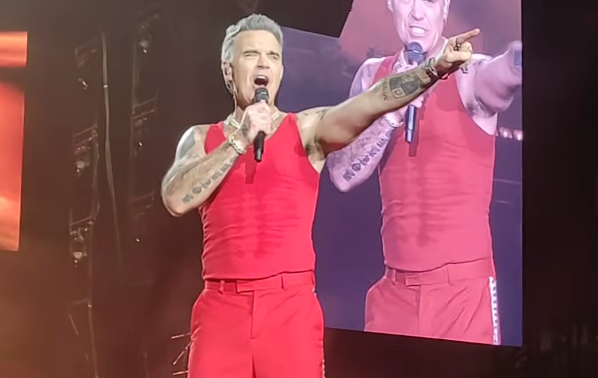 Robbie Williams στο Καλλιμάρμαρο: Η στιγμή που τραγούδησε αποκλειστικά για την Ελλάδα το Me and my monkey