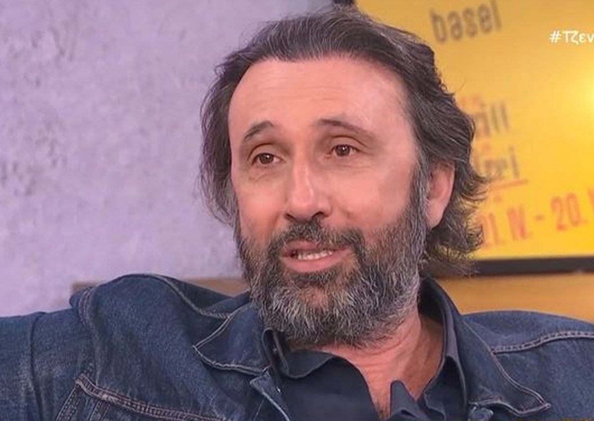 Ρένος Χαραλαμπίδης για τη δηλητηρίαση που έπαθε από ζαμπονοτυρόπιτα: «Κάηκαν οι φωνητικές μου χορδές από τον εμετό»