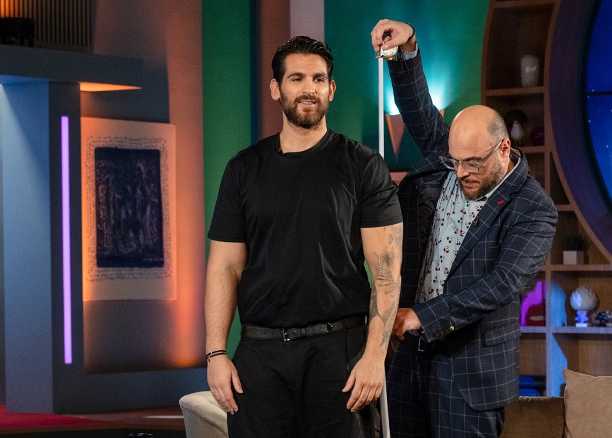 Στην αγκαλιά του Φάνη: Στα παρασκήνια της αποψινής εκπομπής – Οι δοκιμασίες του Φάνη Λαμπρόπουλου στους καλεσμένους