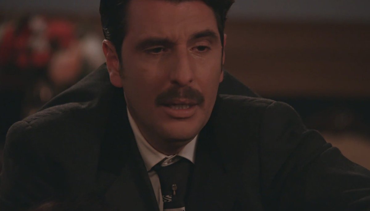 Grand Hotel: Ποταμός τα σχόλια στο Χ για τον «άλλο» Ρήγα – «Το κοριτσάκι με τα σπίρτα»