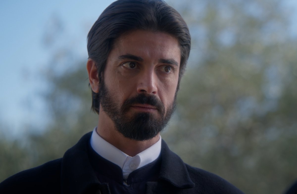 Άγιος έρωτας 25/11: Ο πατήρ Νικόλαος αποφασίζει να αντιμετωπίσει τον Μαρκόπουλο κατά πρόσωπο!