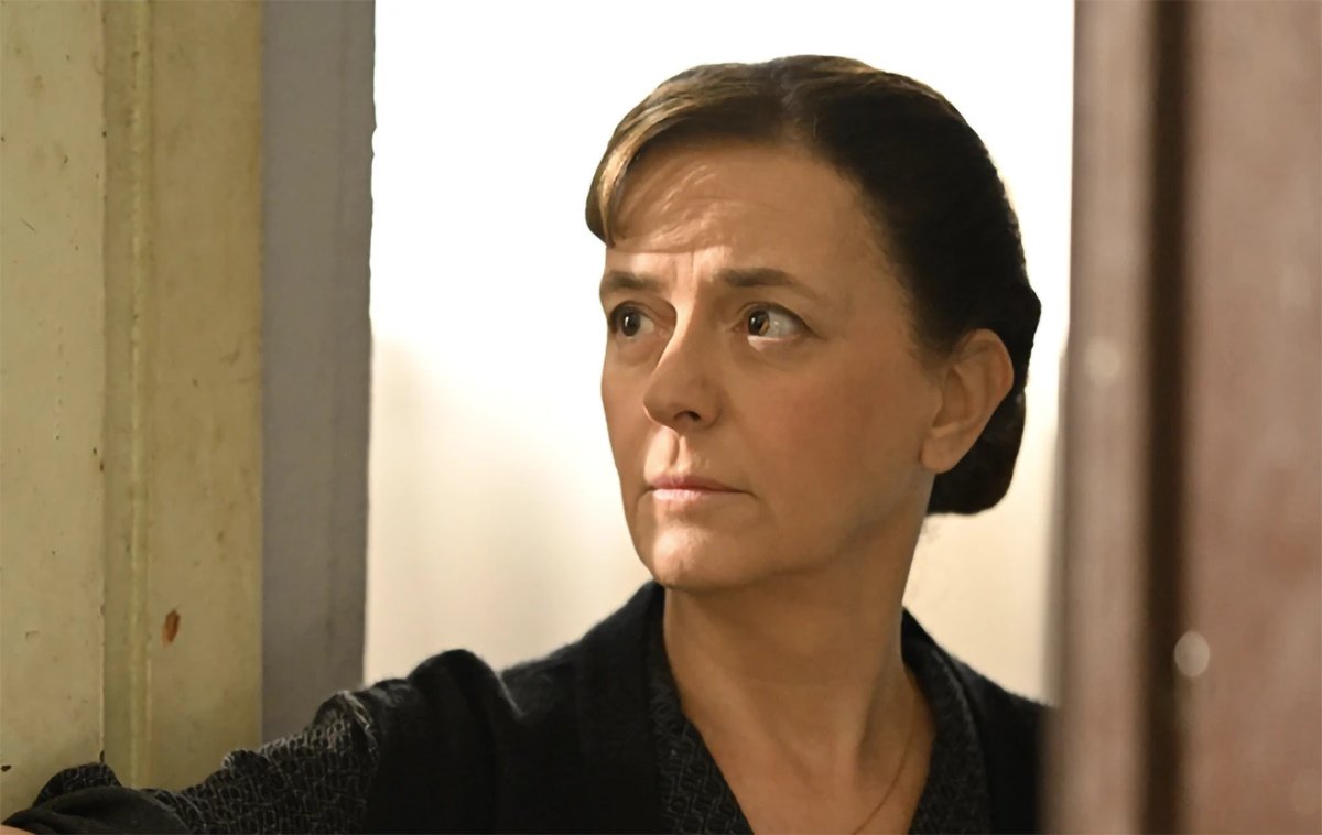 Άγιος Έρωτας – Χ: «Έχει σίγουρα φυματίωση η Πετρούλα; Έτοιμη να αρχίσει τις γυροβολιές»