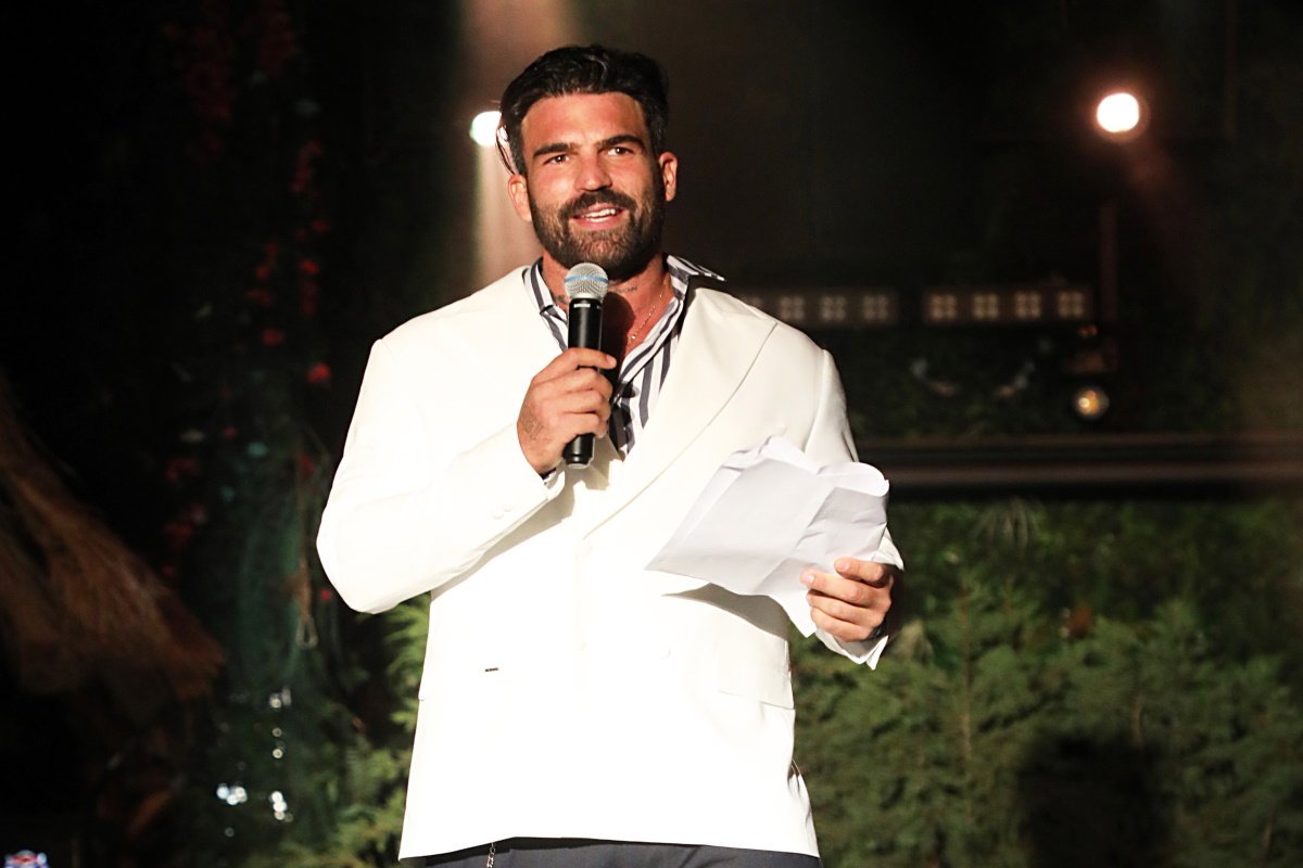 Δημήτρης Αλεξάνδρου για Ιωάννα Τούνη: «Πώς να είναι καλά κάποιος που έχασε τη μητέρα και όποιος είναι δίπλα της να λογοκρίνεται;»