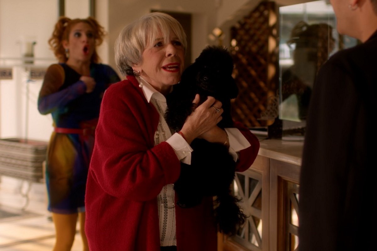 Hotel Elvira: Η Φρόσω Ράλλη εισβάλει στο ξενοδοχείο – Η Ελβίρα διώχνει τον Χάρι