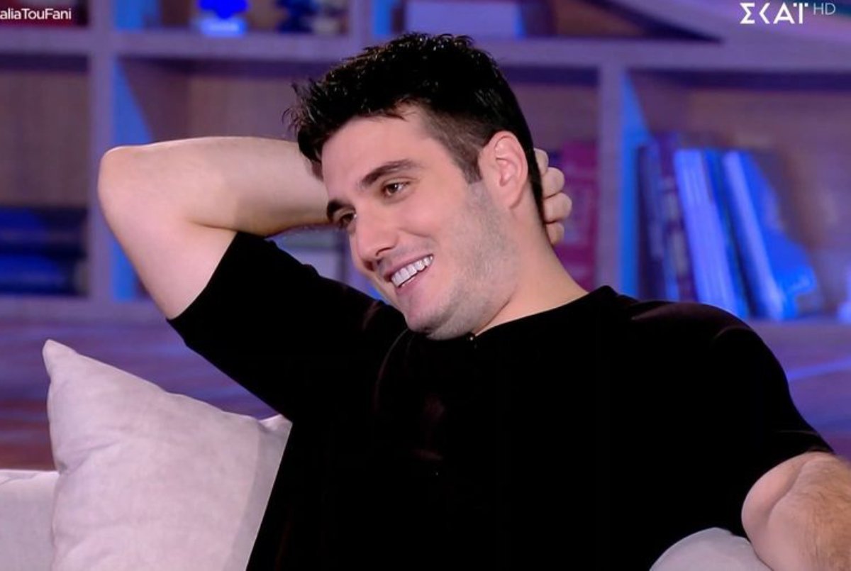 Γιώργος Κακοσαίος: Το τηλεφώνημα στη μαμά του on air και η ατάκα «φωτιά» – «Αυτό αυτόματα με καθιστά γριά!»