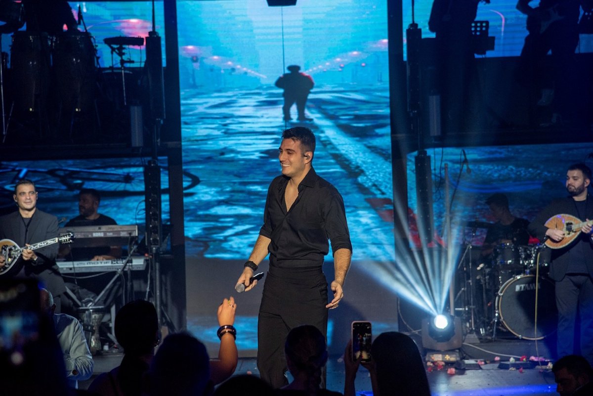 Ο Γιώργος Κακοσαίος απογειώνει τις νύχτες μας σε νέο αθηναϊκό στέκι – Πού εμφανίζεται