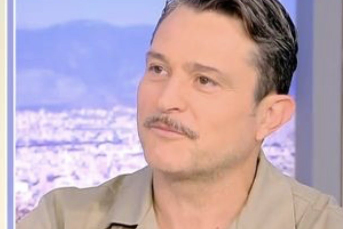 Γιώργος Καραμίχος: «Α, παίζετε φωτογραφίες της κόρης μου εκεί…» – Η αυθόρμητη αντίδρασή του on air