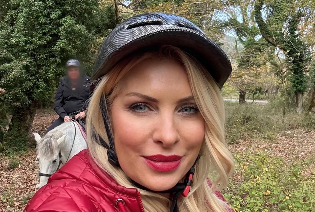 Η Ελένη Μενεγάκη εξερευνά την Ήπειρο με τη μικρή Μαρίνα – Ιππασία και οικογενειακές στιγμές