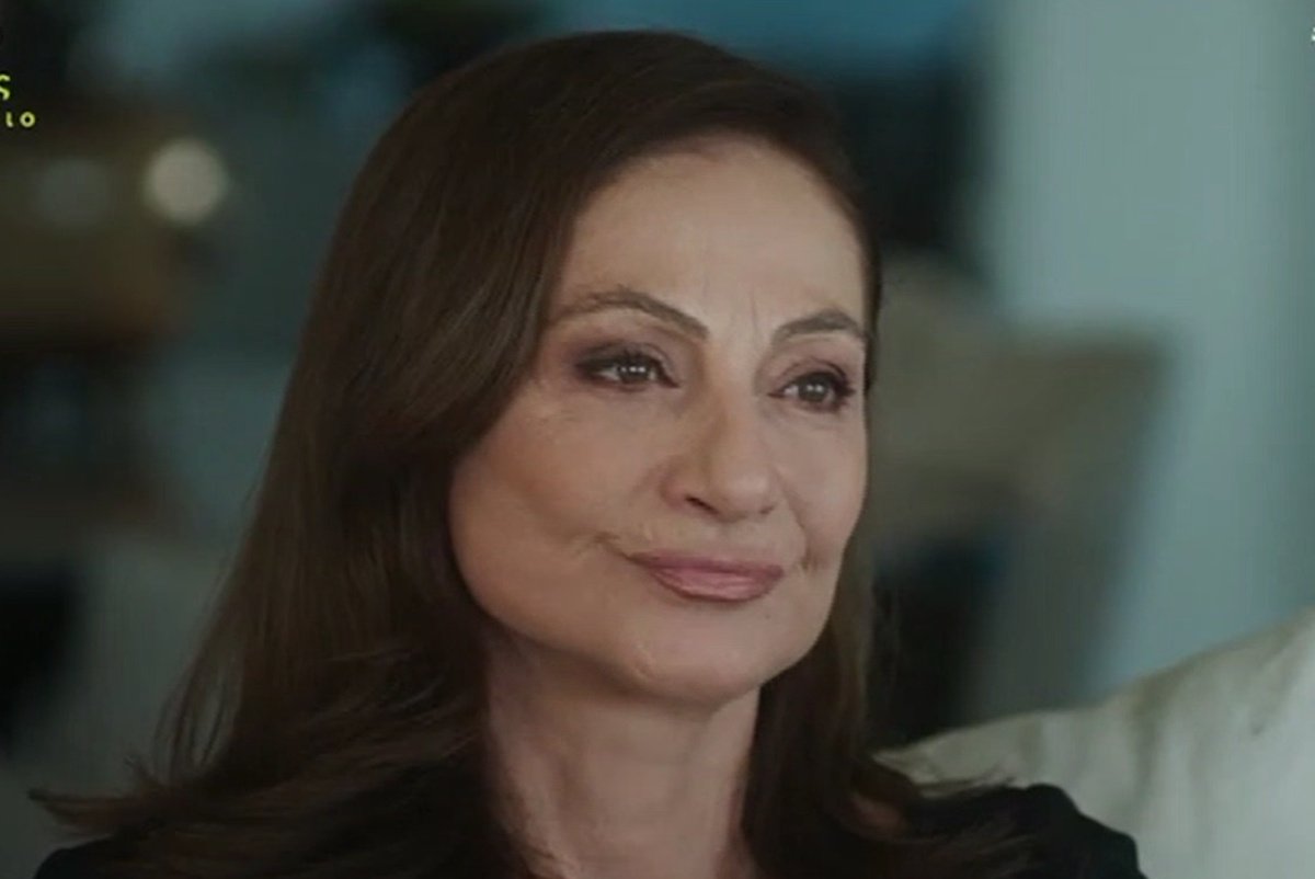 Μια νύχτα μόνο – Χ: «Κυρία Κατερίνη μου, σας αγαπώ, είστε είδωλο, αλλά τον έπρηξες τον Οδυσσέα!»