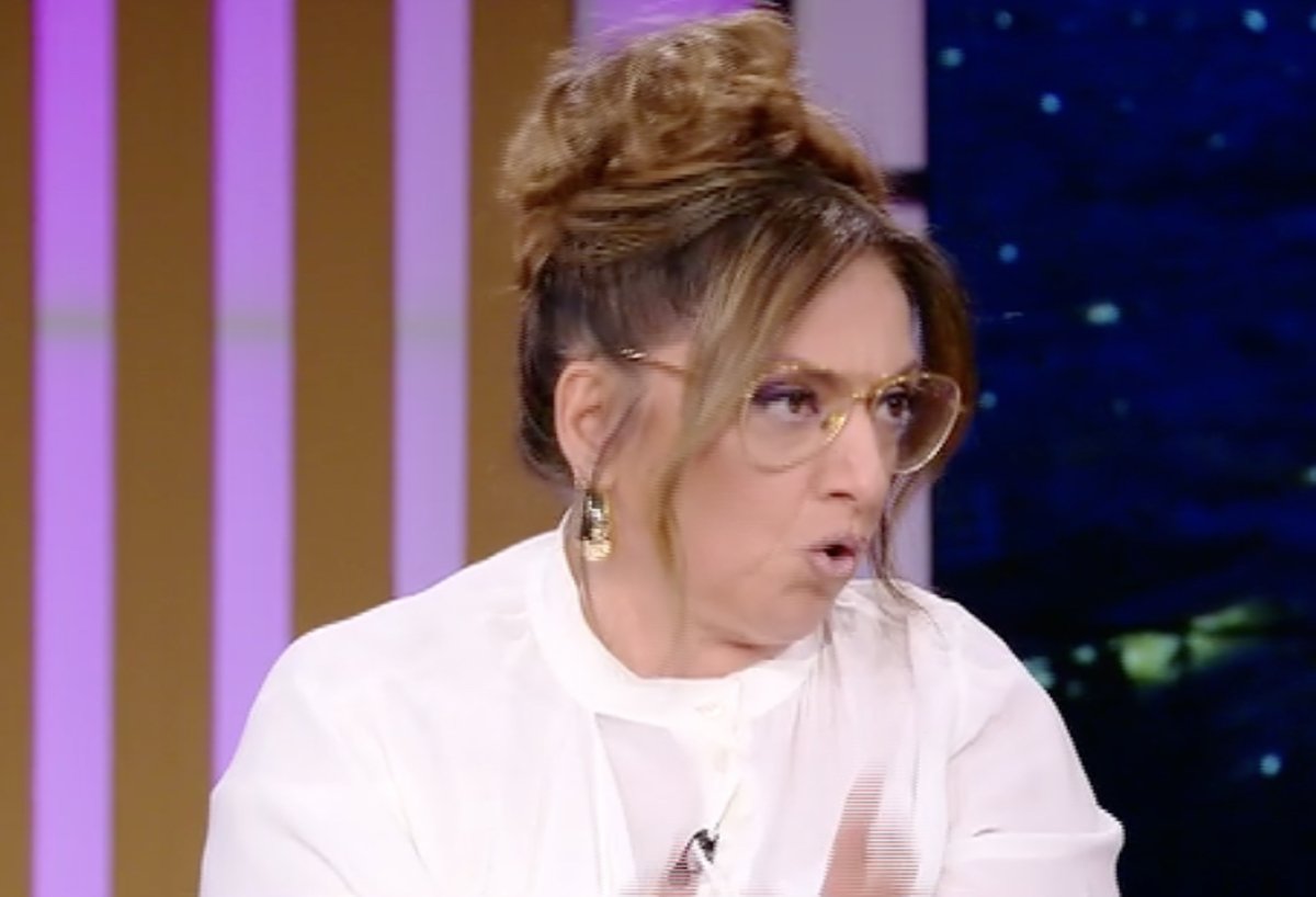 Σοφία Μουτίδου: «Γιατί τόση αγωνία να αποδείξουμε ότι είμαστε ο μόνος χώρος που το κρεβάτι δεν λειτουργεί ως μέσο καριέρας;»