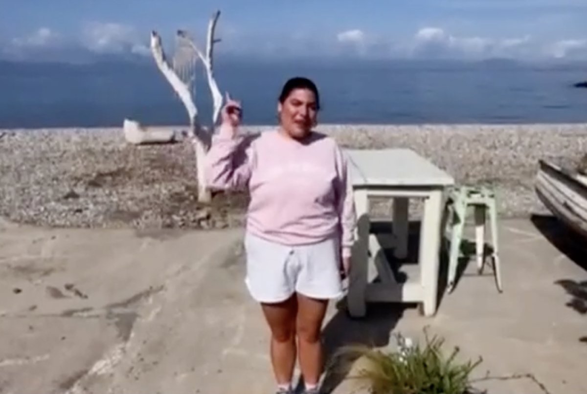 Δανάη Μπάρκα: Η απρόσμενη τηλεοπτική «συνάντηση» με τον Γιάννη Τσιμιτσέλη και το τρυφερό πείραγμα στις Κιτριές